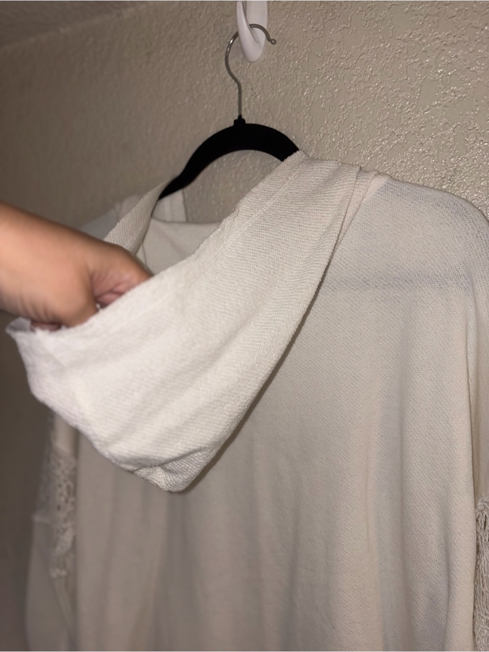 EUC Live Well “Boho✌🏻Hooded Longsleeve Top w/Crochet Detail” Off White Sz Large - Picture 14 of 14
